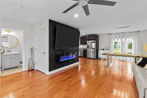 224 Sunbury St, Providence, RI 02908