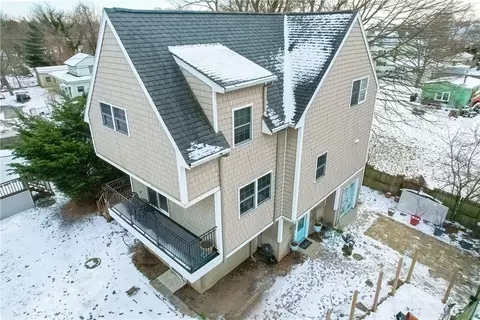 149 Gormley Ave, Portsmouth, RI 02871