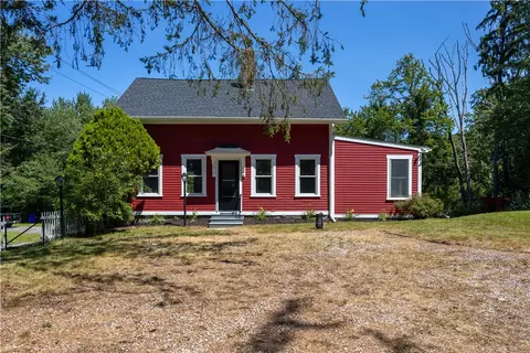 39 Laurel St, Ashaway, RI 02804