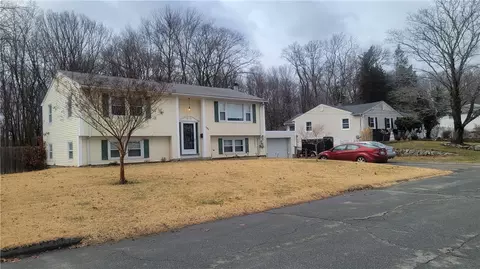 101 Oberlin Dr, Warwick, RI 02886