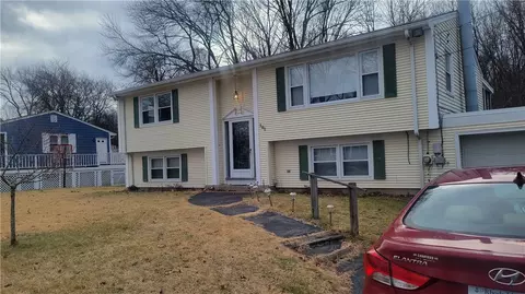 101 Oberlin Dr, Warwick, RI 02886 photo 2