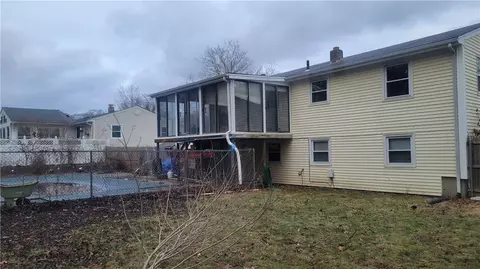 101 Oberlin Dr, Warwick, RI 02886 photo 5