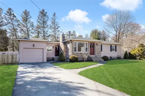 16 Brookside Dr, East Greenwich, RI 02818