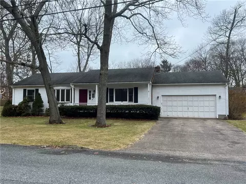 170 Riverdell Dr, Narragansett, RI 02874
