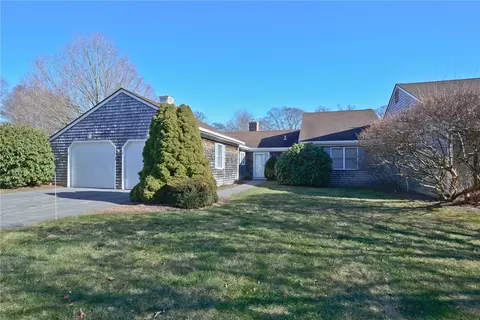 69 Cornell Dr, Portsmouth, RI 02871