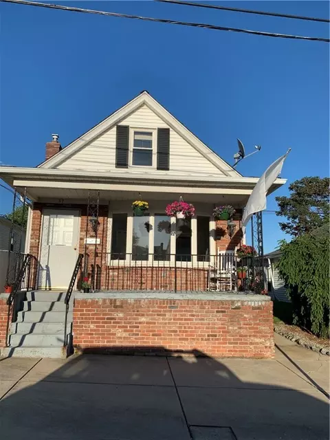 37 Stella St, Providence, RI 02909
