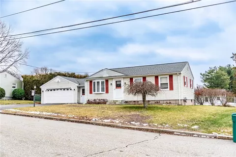 57 Woodhaven Rd, Woonsocket, RI 02895 photo 2