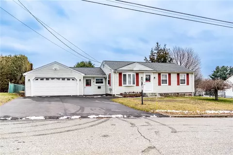 57 Woodhaven Rd, Woonsocket, RI 02895 photo 3