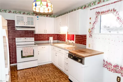 57 Woodhaven Rd, Woonsocket, RI 02895 photo 8