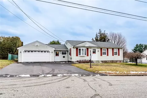 57 Woodhaven Rd, Woonsocket, RI 02895 photo 4
