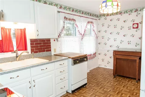 57 Woodhaven Rd, Woonsocket, RI 02895 photo 7