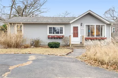 37 Byron Blvd, Warwick, RI 02888