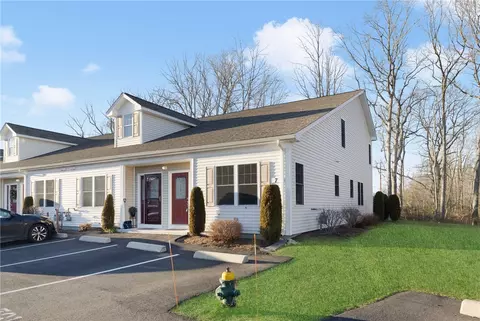 7 Gray Coach Ln #701, Cranston, RI 02921