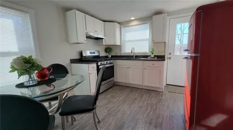 85 Pleasant St, Warwick, RI 02886