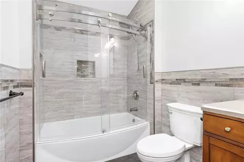 Bath - 60 Stephanie Ct, Warwick, RI 02889 photo 1 of 3