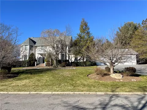 123 Shadow Brook Dr, Warwick, RI 02888