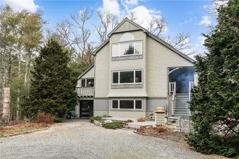 40 Estampes Ct, South Kingstown, RI 02879