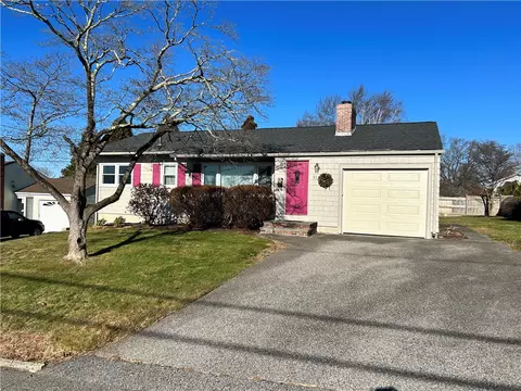 85 Longview Dr, Cranston, RI 02920
