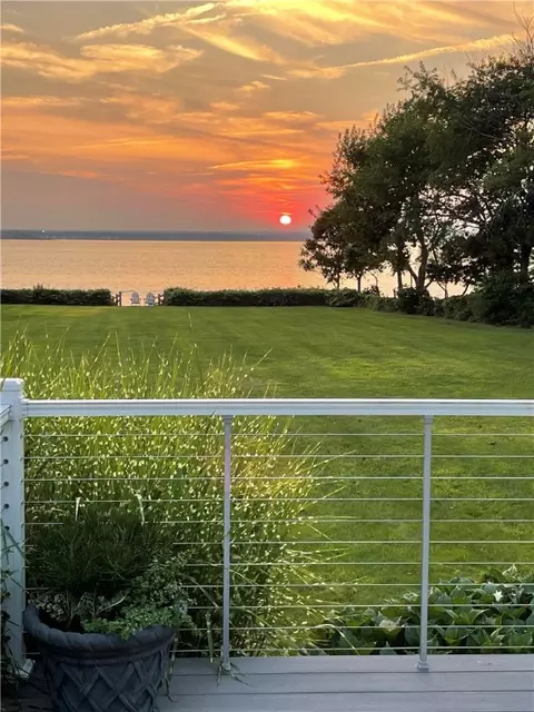 25 Fly Jib Ct, Jamestown, RI 02835