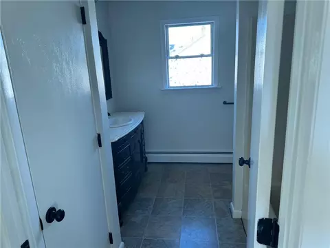 Bath - 4 Berkeley St, West Warwick, RI 02893 photo 2 of 4
