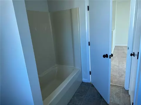 Bath - 4 Berkeley St, West Warwick, RI 02893 photo 3 of 4