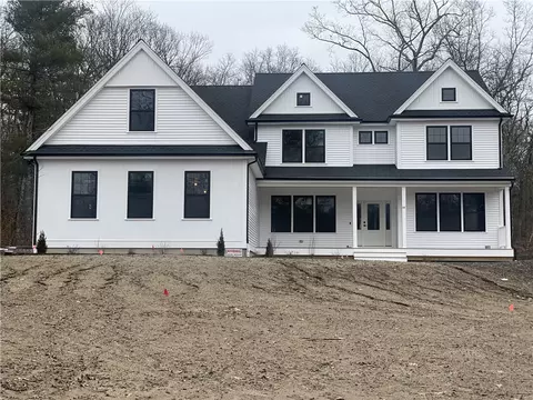10 Lyn Ct, Cumberland, RI 02864