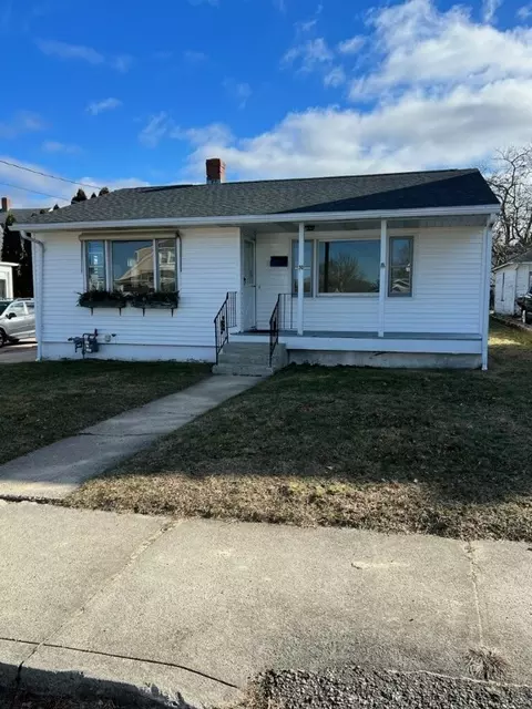 30 George St, Westerly, RI 02891