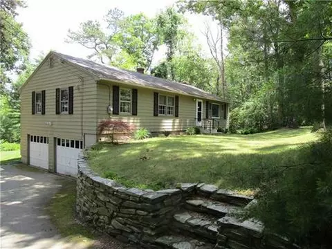 78 Spring St, Hope Valley, RI 02832