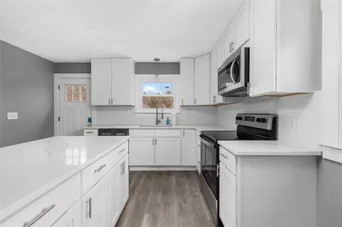 Kitchen - 1883 Flat River Rd, Coventry, RI 02816 photo 4 of 4