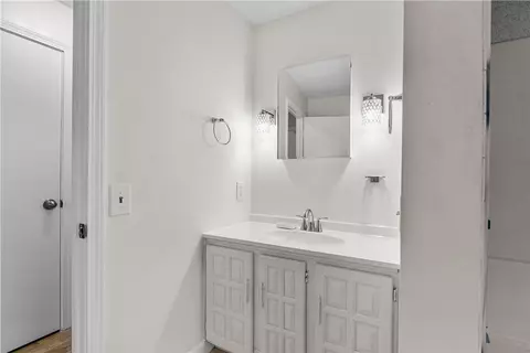 Bath - 140 Ray Ave, Woonsocket, RI 02895 photo 2 of 4