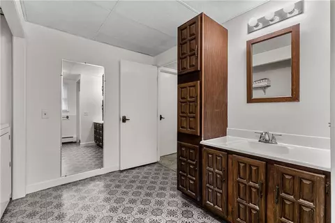 Bath - 140 Ray Ave, Woonsocket, RI 02895 photo 4 of 4