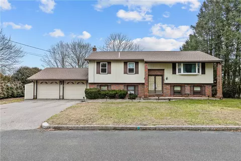 140 Ray Ave, Woonsocket, RI 02895