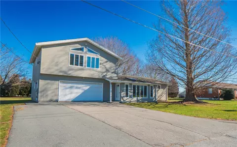 51 Ferreira Ter, Portsmouth, RI 02871