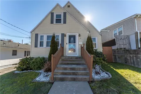 10 Wakefield Ave, Cranston, RI 02920