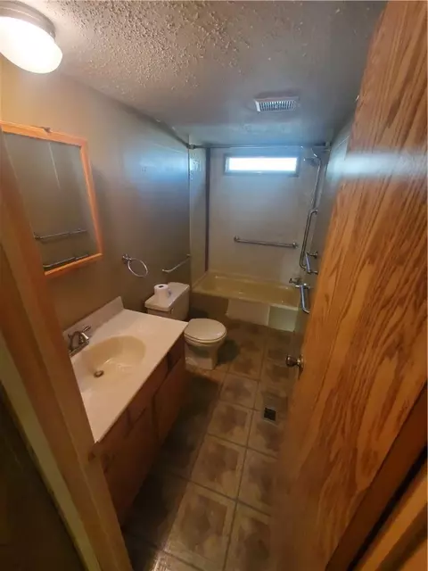 Bath - 6 Lear Dr, Coventry, RI 02816 photo 4 of 4