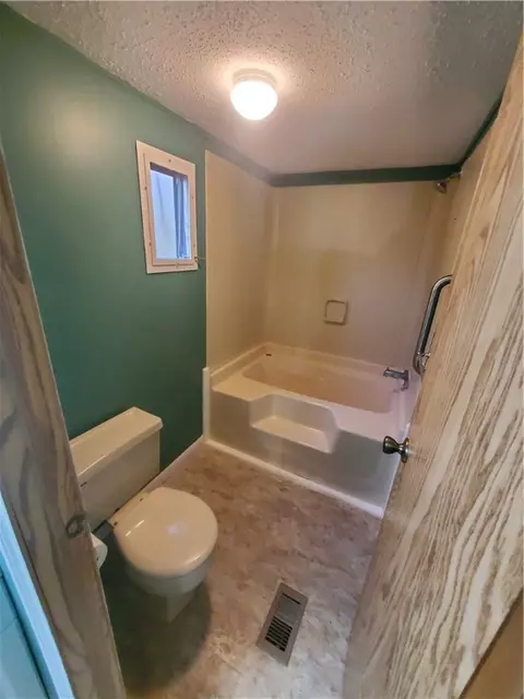 Bath - 6 Lear Dr, Coventry, RI 02816 photo 1 of 4
