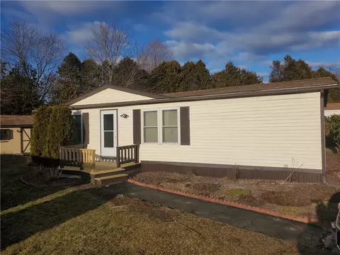 6 Lear Dr, Coventry, RI 02816