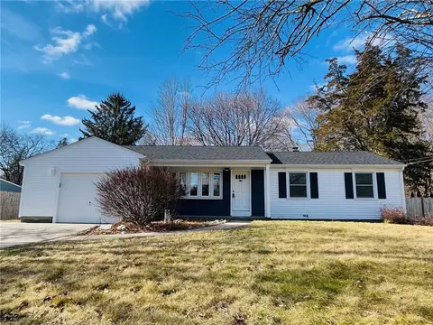 86 Sleepy Hollow Dr, Cumberland, RI 02864