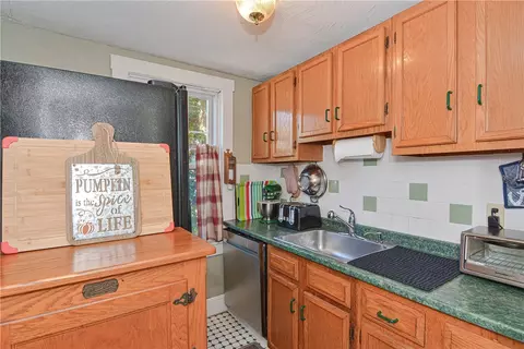 92 Shawomet Ave, Warwick, RI 02889 photo 26