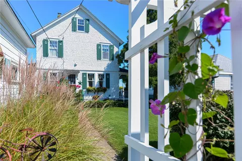 92 Shawomet Ave, Warwick, RI 02889 photo 9