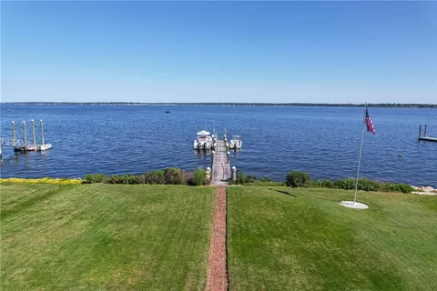 92 Shawomet Ave, Warwick, RI 02889 photo 5