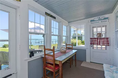 92 Shawomet Ave, Warwick, RI 02889 photo 17
