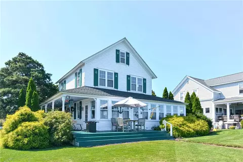 92 Shawomet Ave, Warwick, RI 02889 photo 4