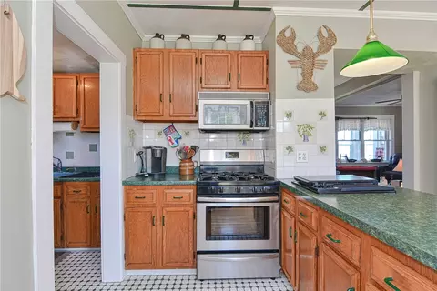 92 Shawomet Ave, Warwick, RI 02889 photo 24
