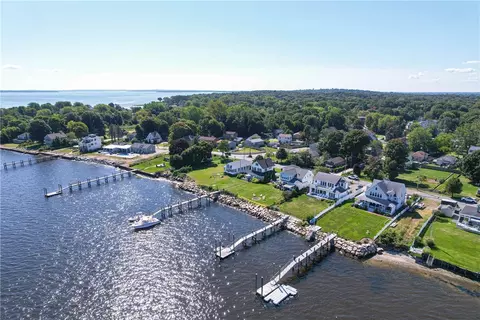 92 Shawomet Ave, Warwick, RI 02889 photo 2