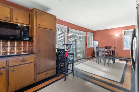 Dining - 45 Edgewater Rd, South Kingstown, RI 02879 photo 2 of 3