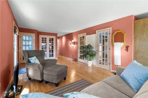 Living - 45 Edgewater Rd, South Kingstown, RI 02879 photo 5 of 7