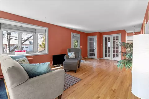 Living - 45 Edgewater Rd, South Kingstown, RI 02879 photo 3 of 7