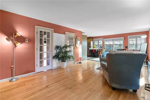 Living - 45 Edgewater Rd, South Kingstown, RI 02879 photo 2 of 7