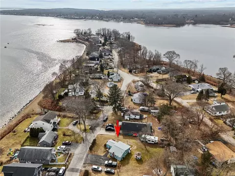 180 Namquid Dr, Warwick, RI 02888
